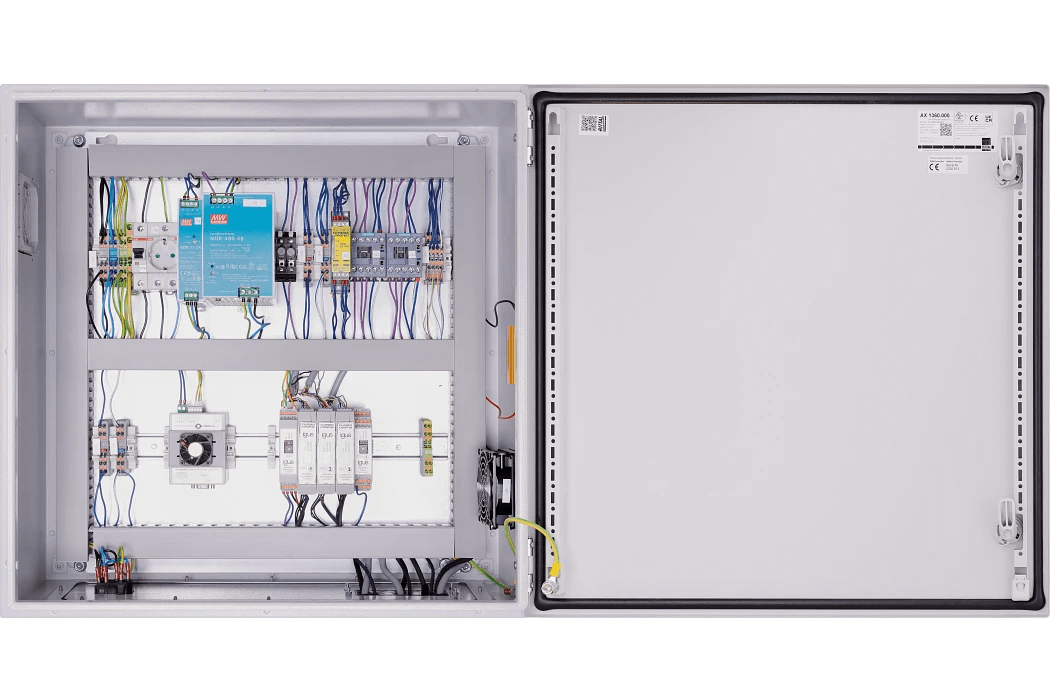 3458-LCA_PROD_control_cab-YRG8D1Bz